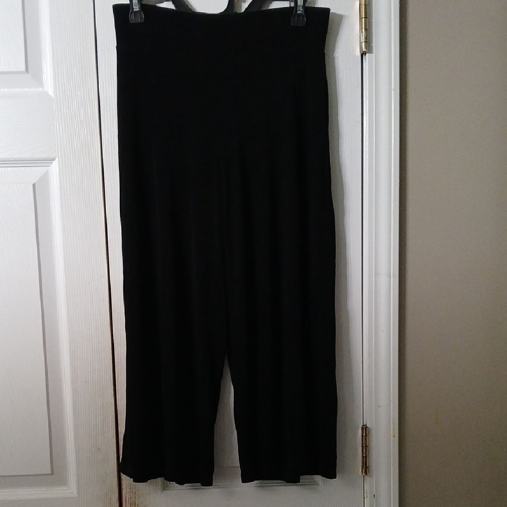 White Stag black pull on wide leg dress capris Sz S  EUC